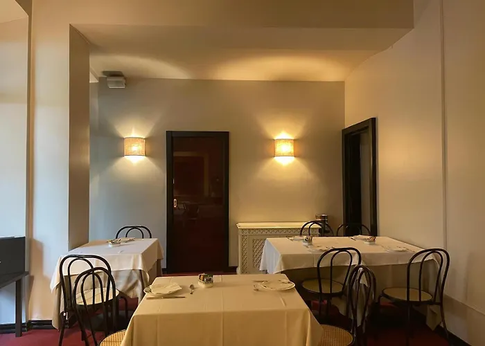 Lear • Dining Club Hotel *