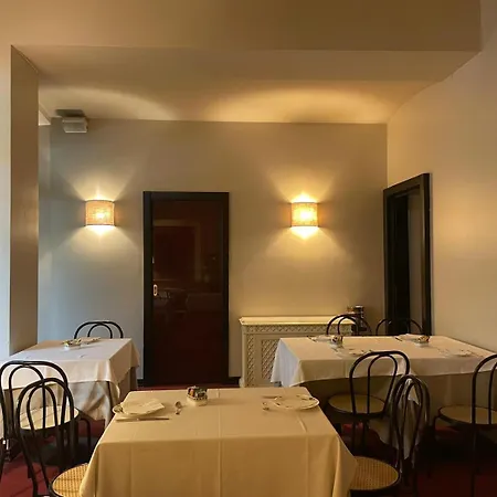 Lear • Dining Club Hotel *