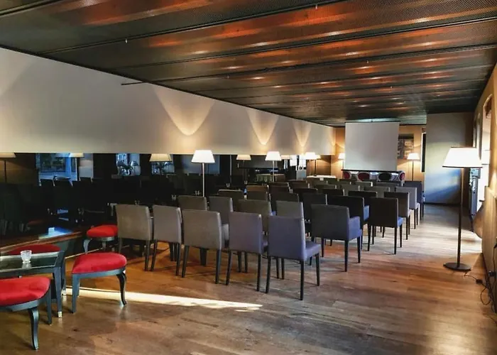 Lear • Dining Club