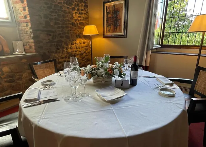 Lear • Dining Club *