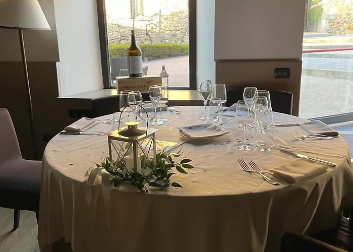 Lear • Dining Club Hotel *